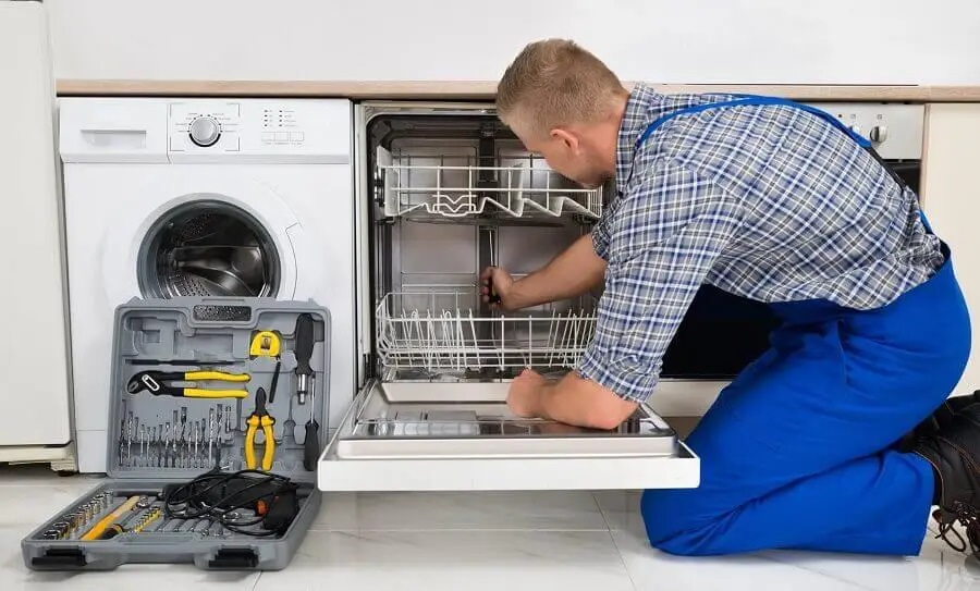 Akçakoca Electrolux servisi teknisyen ekibi beyaz eşya tamiri yaparken